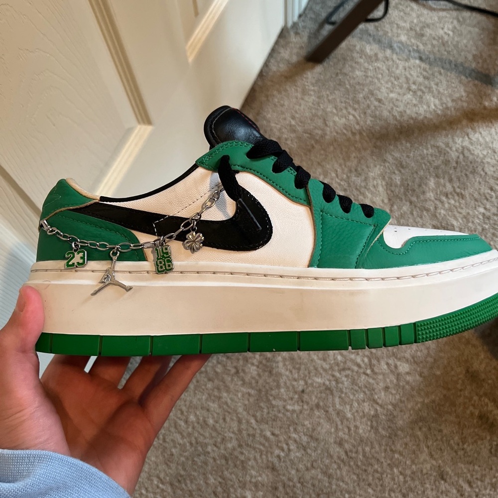 Jordan 1 low SE Lucky Green
